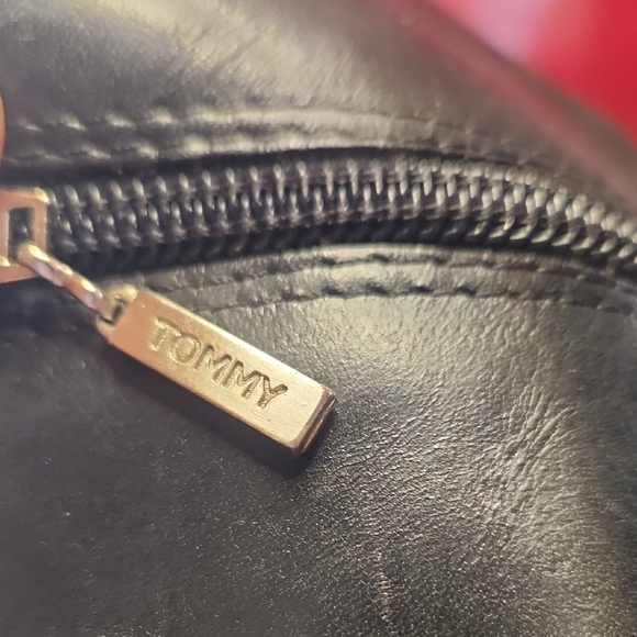 Elegant Black Leather Boots - Picture 2 of 6